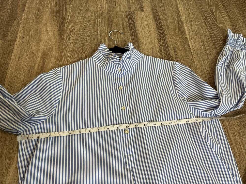 Tuckernuck Blue and White Stripe Teagan Popover Top Size Large - Picture 9 of 9